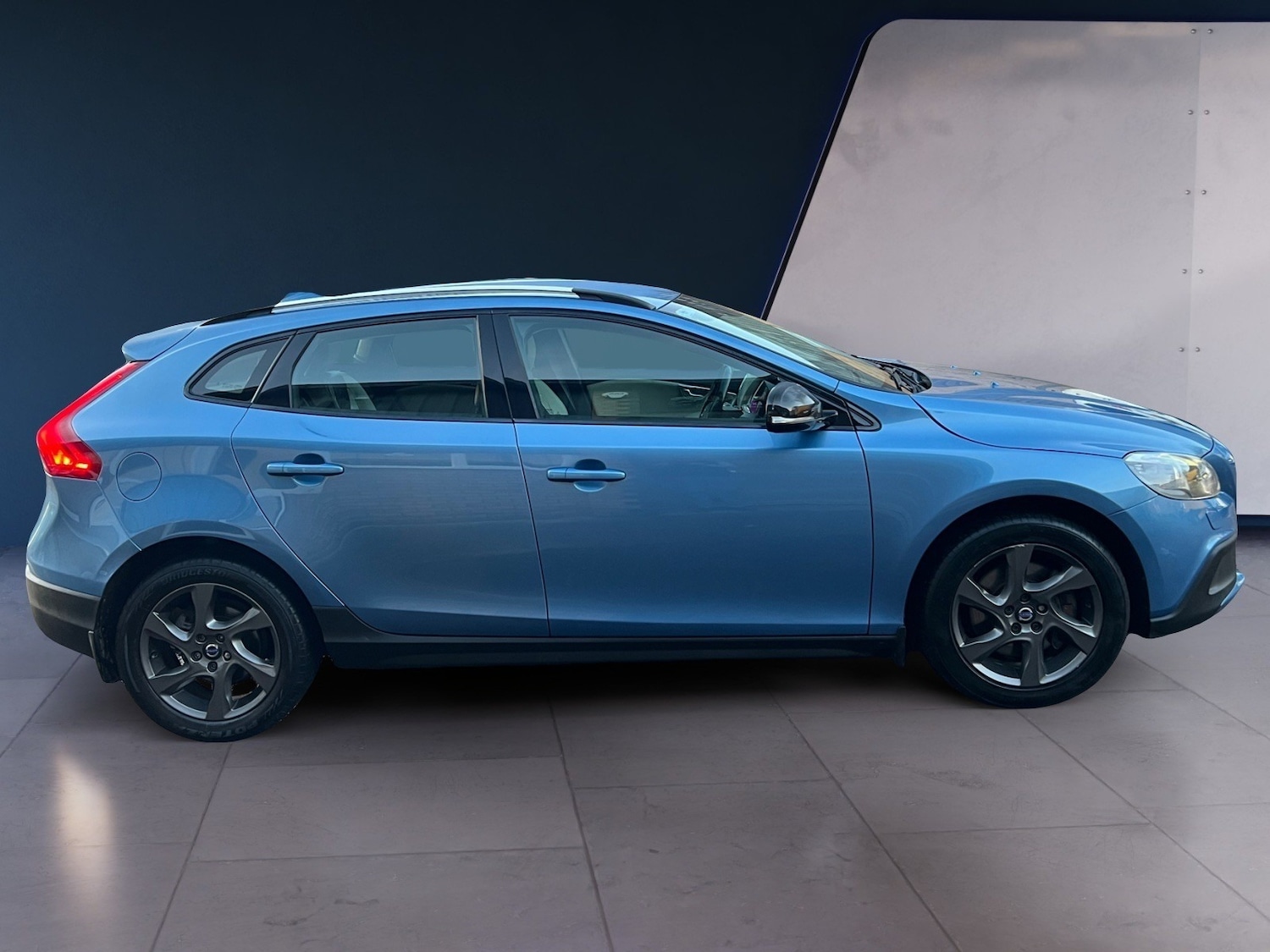 Used Volvo V40 2015 for sale - 76652748: Photo 1