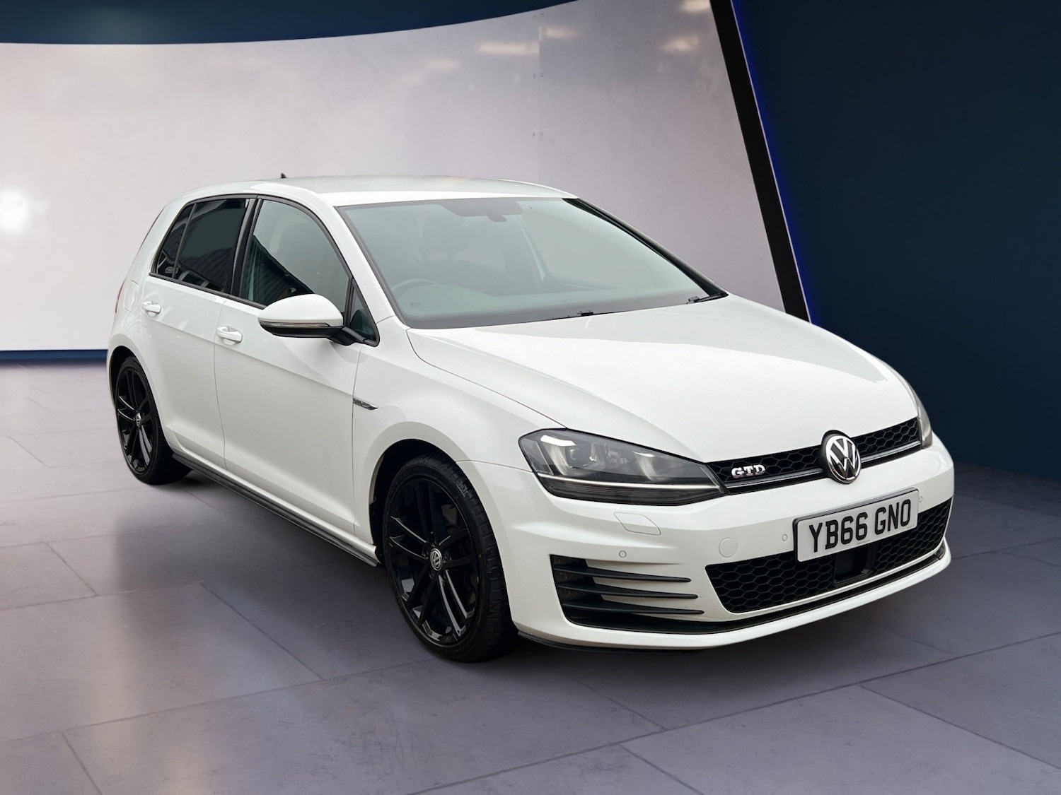Used Volkswagen Golf 2016 for sale - 77528154: Photo 2