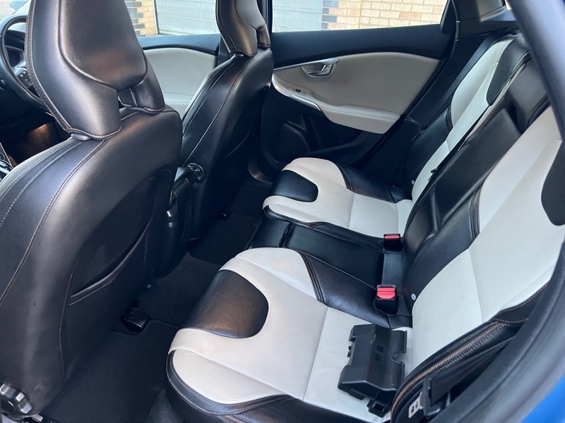 Used Volvo V40 2015 for sale - 77093907: Photo 14