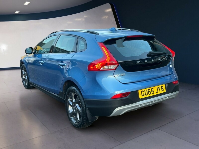 Used Volvo V40 2015 for sale - 77093907: Photo 4