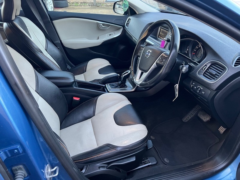 Used Volvo V40 2015 for sale - 77093907: Photo 9