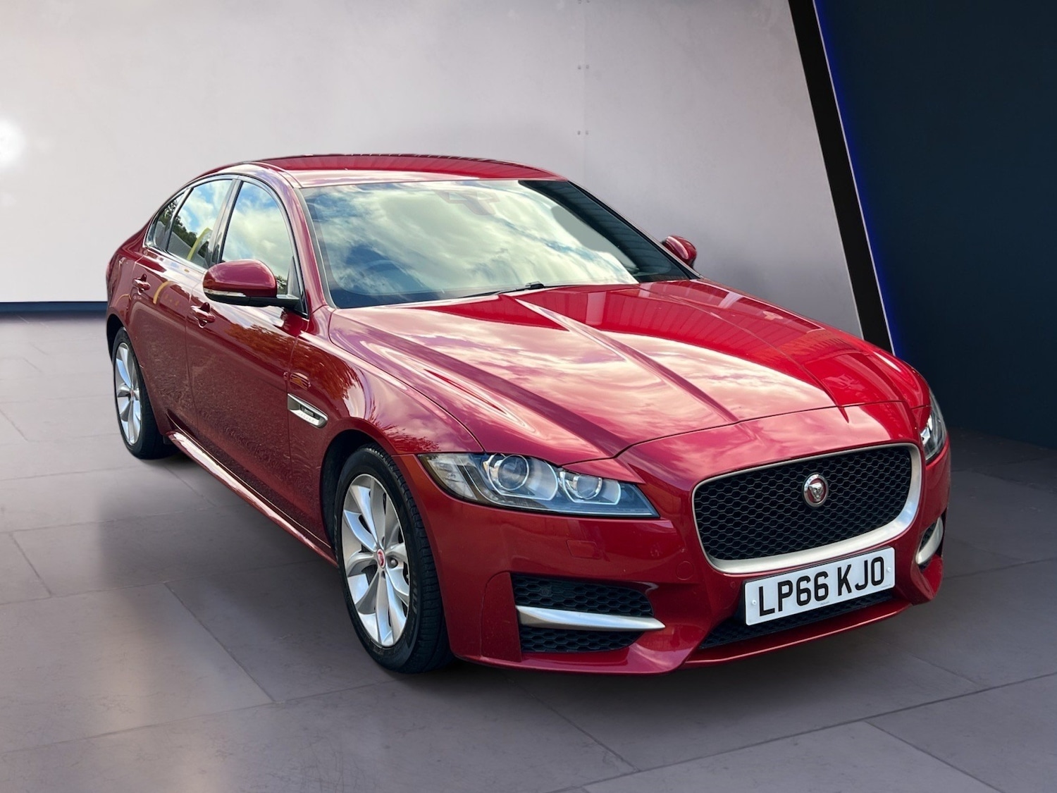 Used Jaguar XF 2016 for sale - 76170397: Photo 7