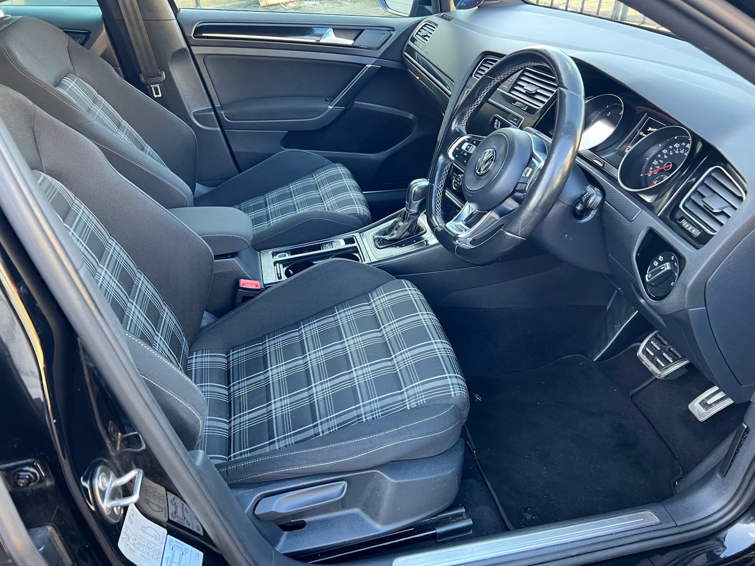 Used Volkswagen Golf 2016 for sale - 77578395: Photo 9