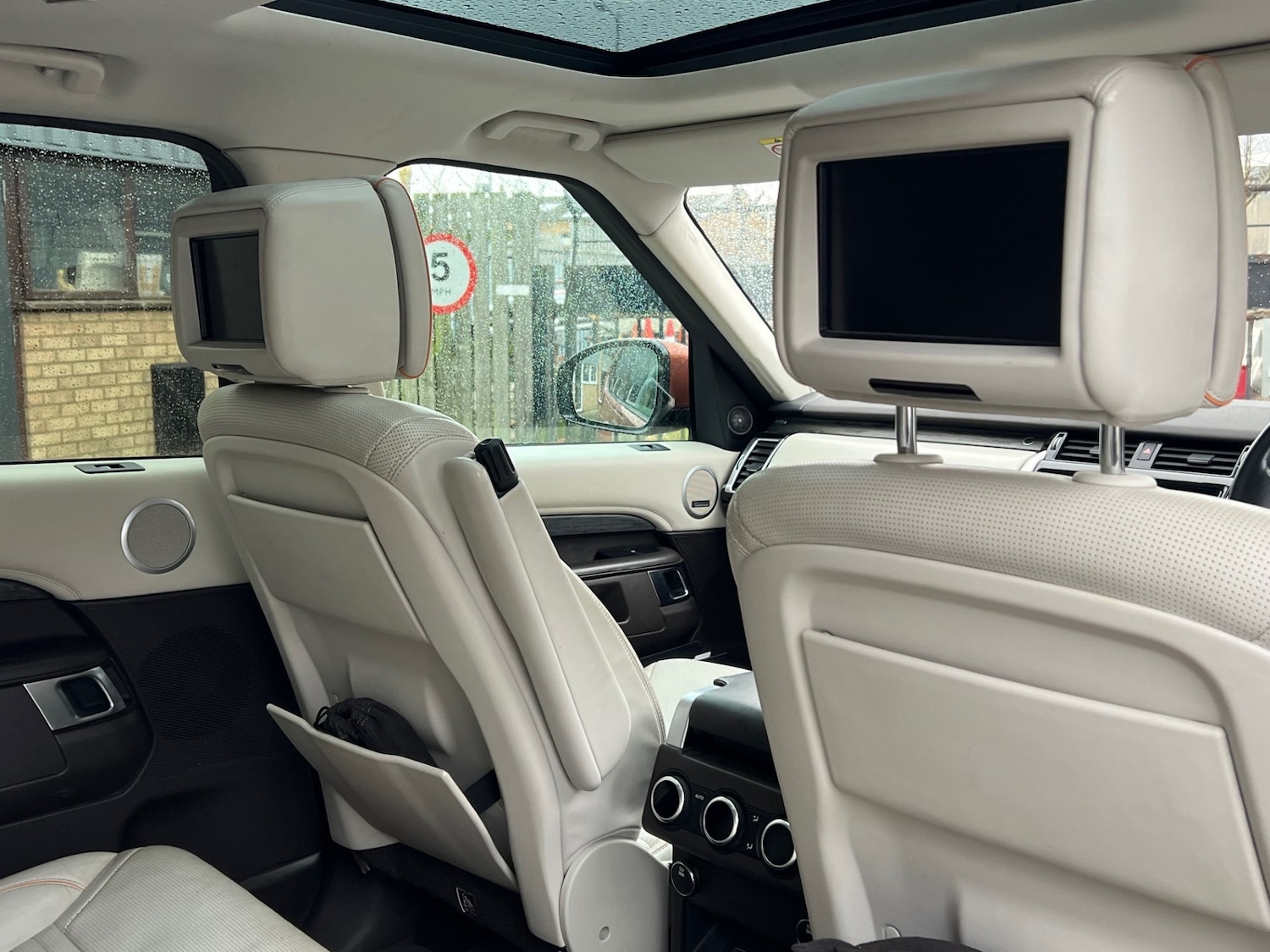 Used Land Rover Discovery 2016 for sale - 76957229: Photo 17