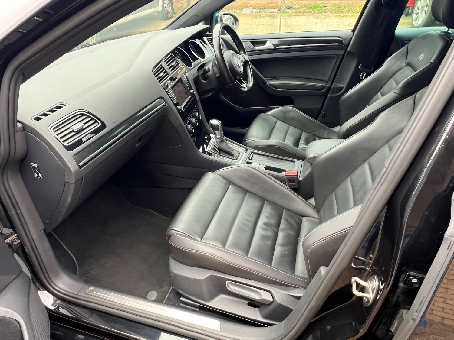 Used Volkswagen Golf 2017 for sale - 77742649: Photo 10