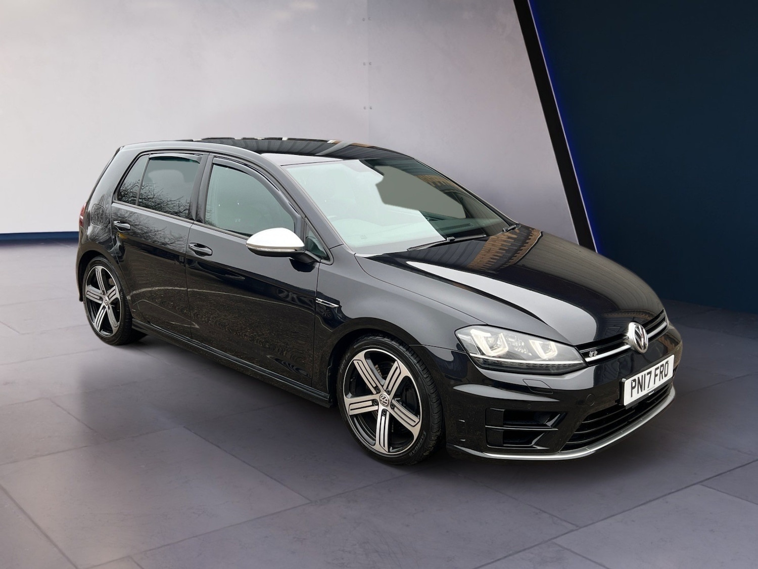 Used Volkswagen Golf 2017 for sale - 77742649: Photo 2