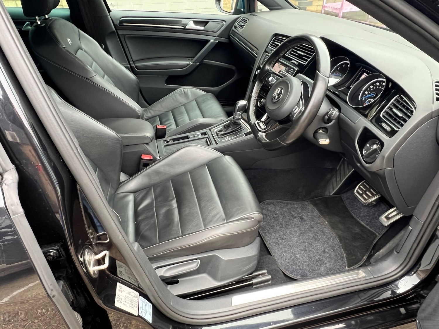 Used Volkswagen Golf 2017 for sale - 77742649: Photo 9