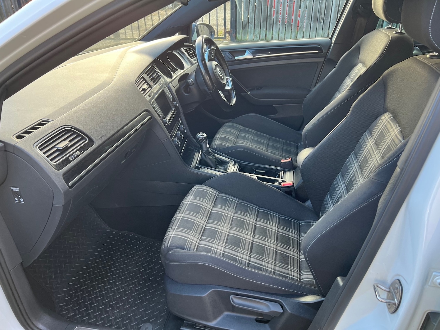 Used Volkswagen Golf 2015 for sale - 77160126: Photo 10