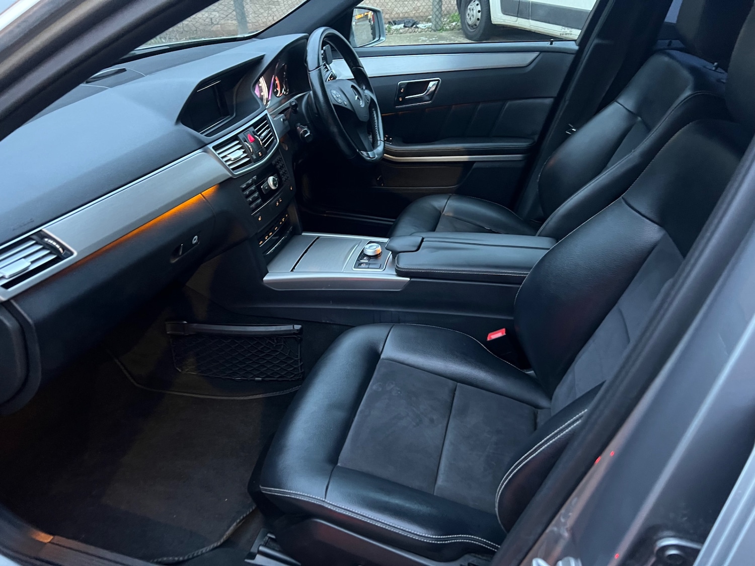 Used Mercedes-Benz E Class 2010 for sale - 77334185: Photo 10