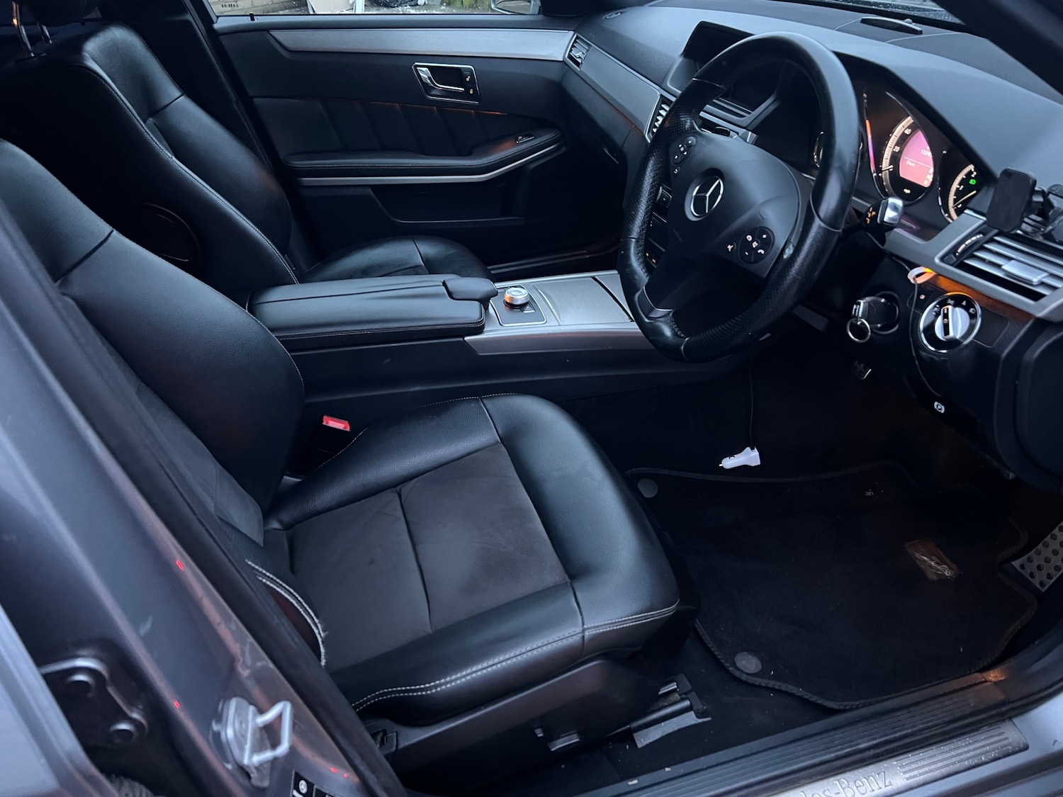 Used Mercedes-Benz E Class 2010 for sale - 77334185: Photo 15