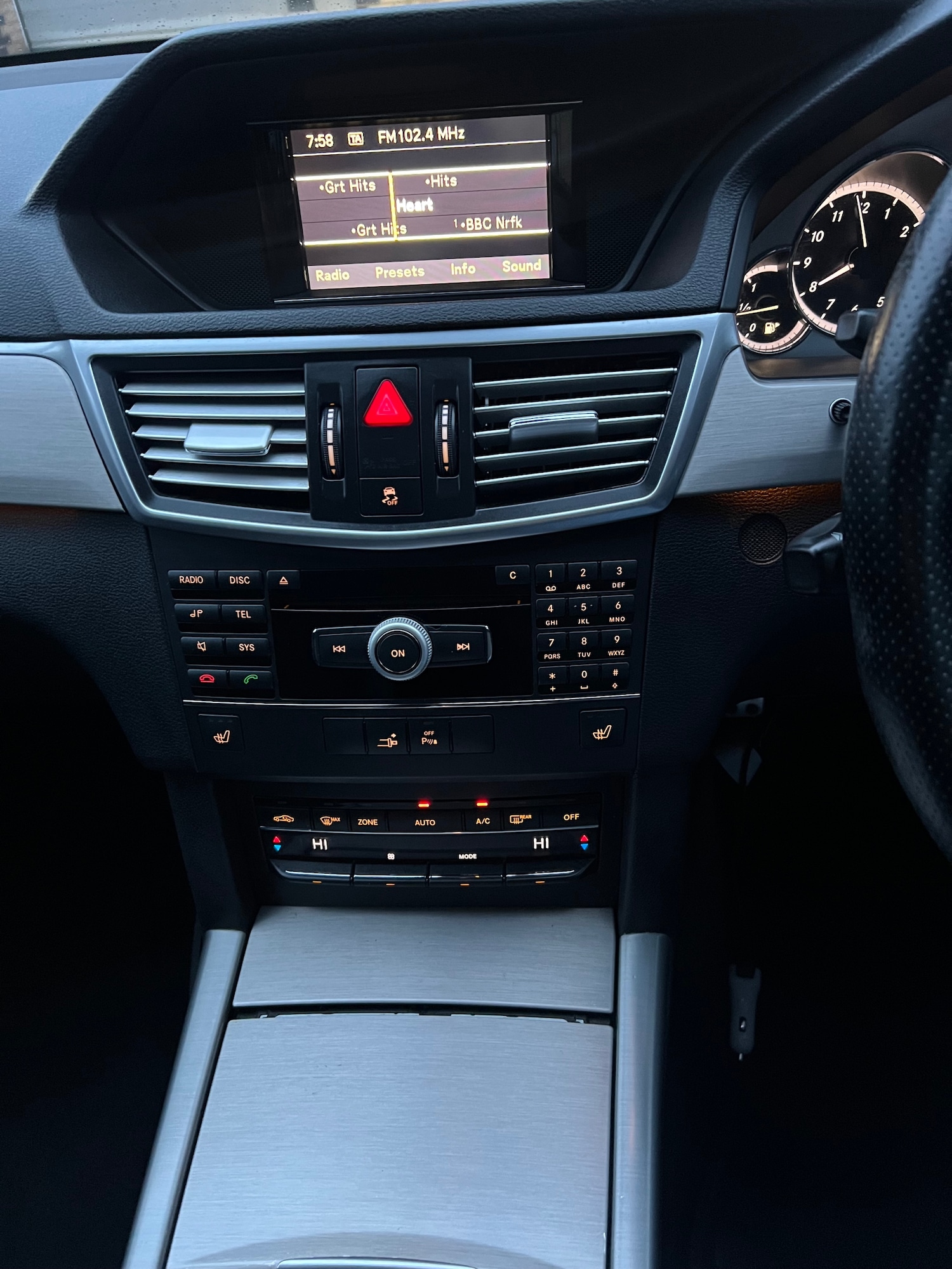 Used Mercedes-Benz E Class 2010 for sale - 77334185: Photo 16