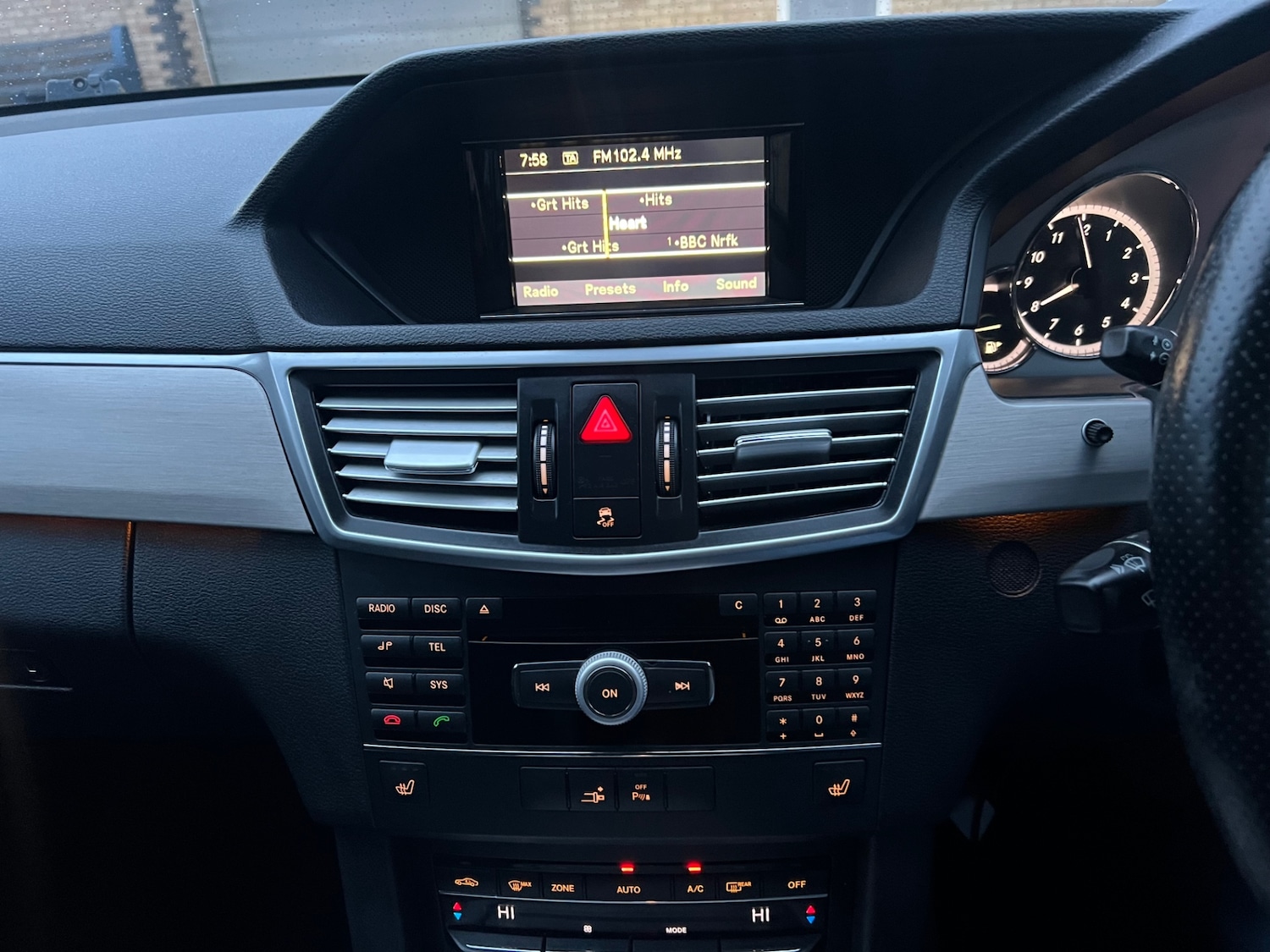 Used Mercedes-Benz E Class 2010 for sale - 77334185: Photo 17