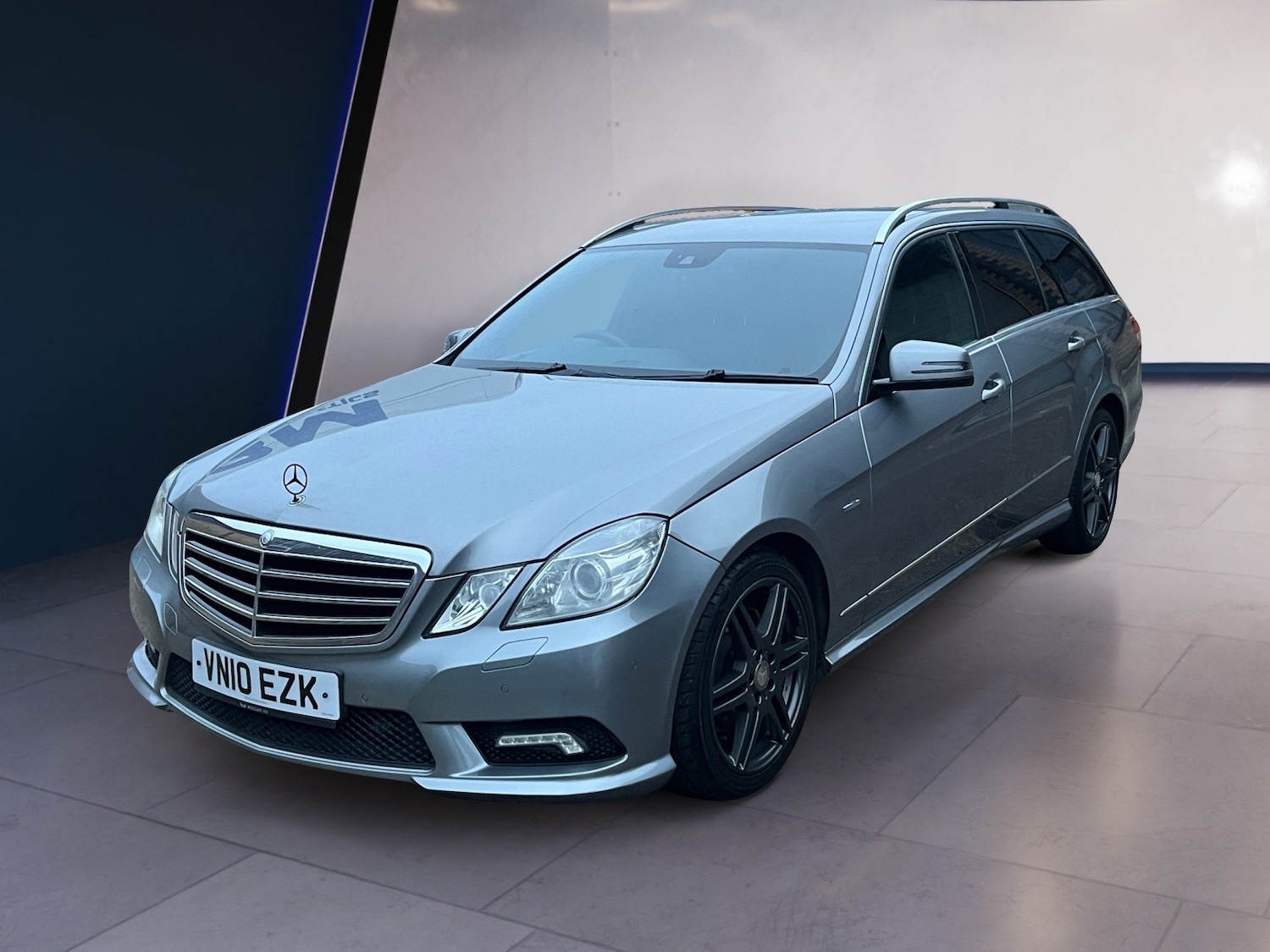 Used Mercedes-Benz E Class 2010 for sale - 77334185: Photo 2
