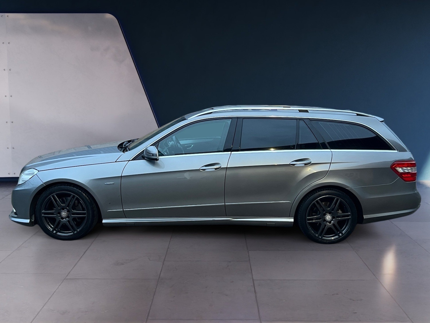 Used Mercedes-Benz E Class 2010 for sale - 77334185: Photo 5