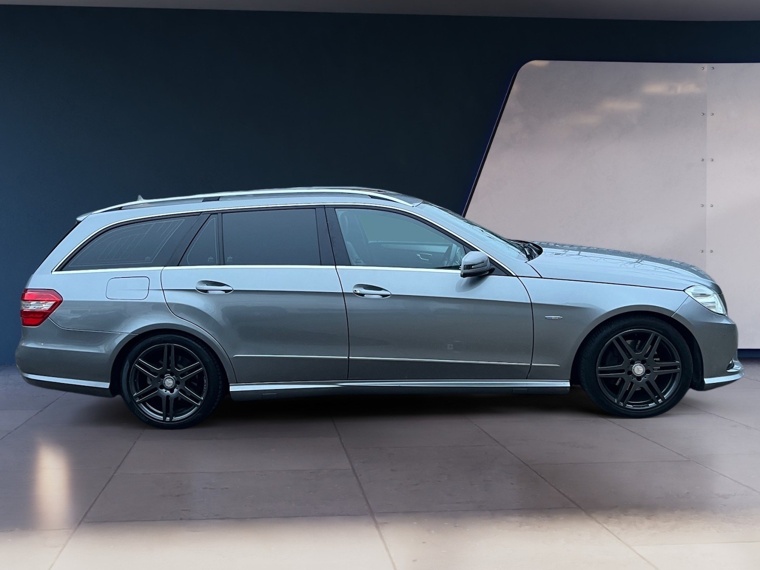 Used Mercedes-Benz E Class 2010 for sale - 77334185: Photo 7