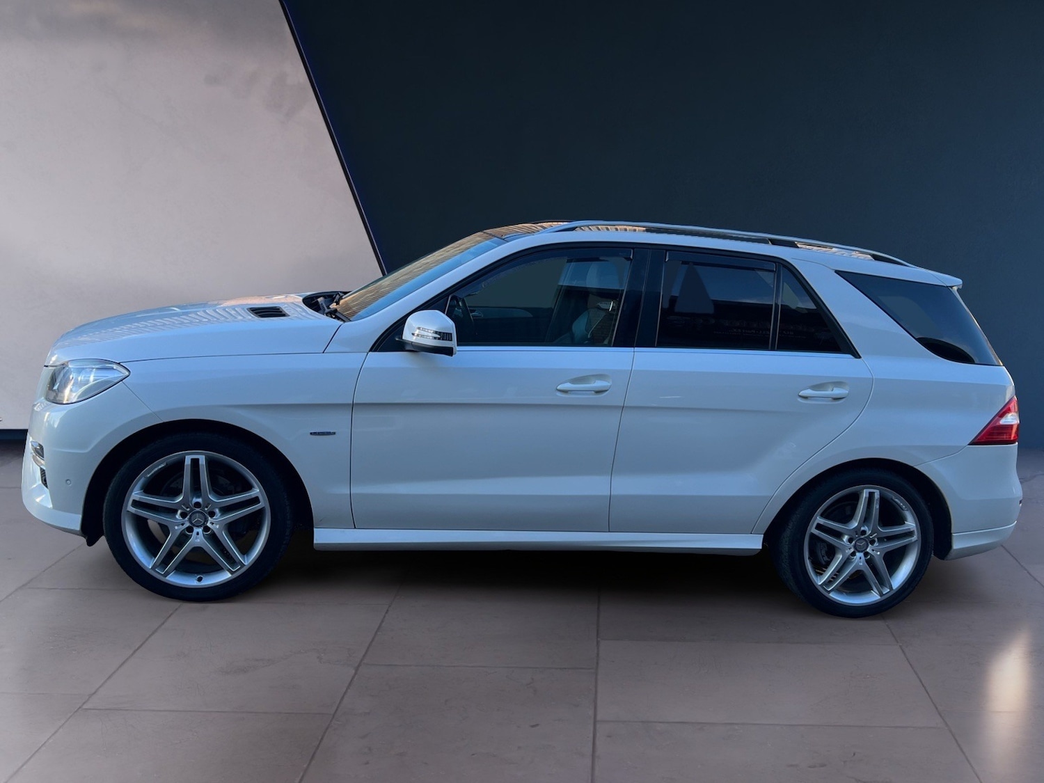 Used Mercedes-Benz M Class 2012 for sale - 76794932: Photo 4