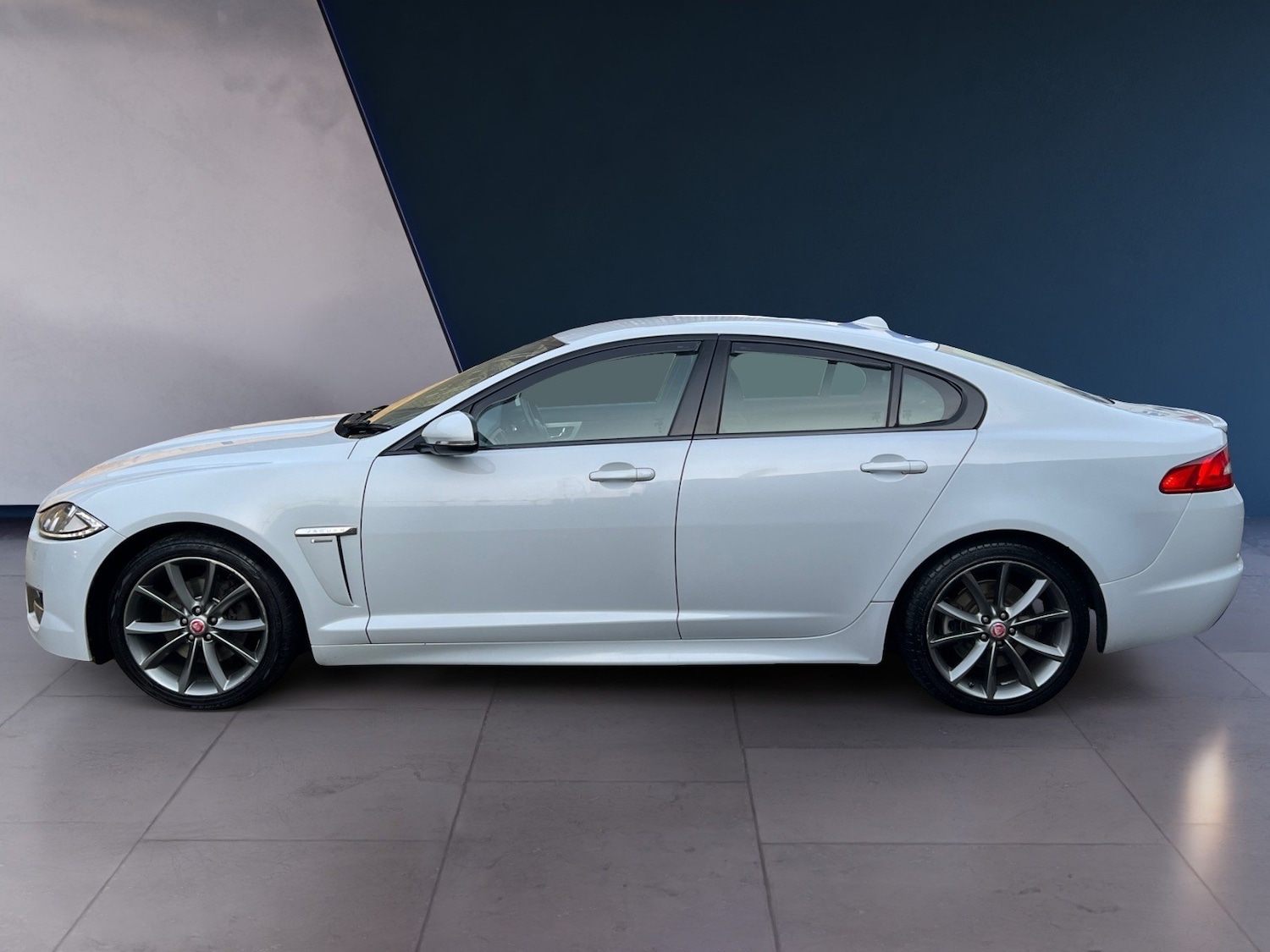 Used Jaguar XF 2015 for sale - 77136163: Photo 3