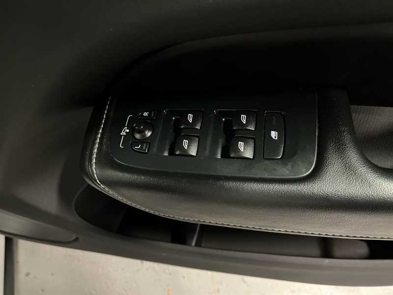 Used Volvo XC60 2018 for sale - 76804353: Photo 18