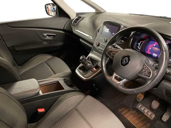 Used Renault Grand Scenic 2018 for sale - 76261973: Photo 8