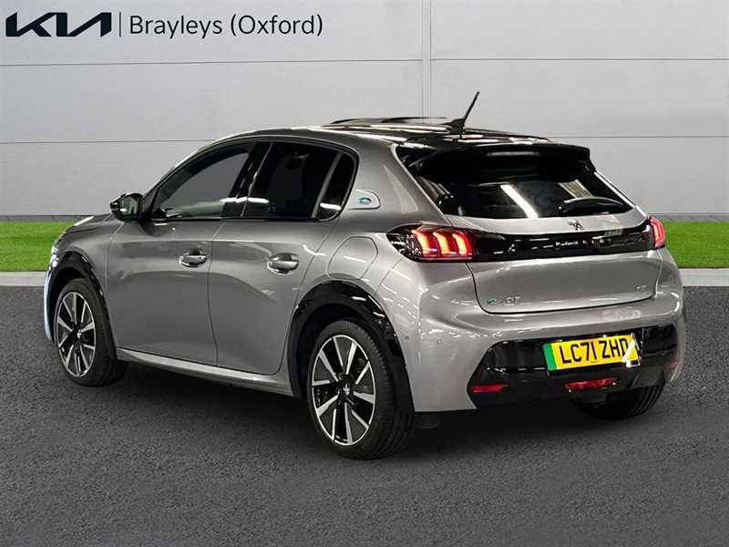 Used Peugeot 208 2021 for sale - 77146125: Photo 2