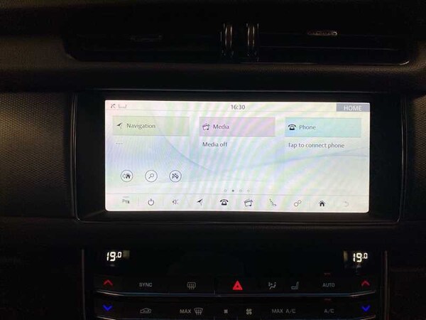 Used Jaguar XF 2019 for sale - 76272709: Photo 11