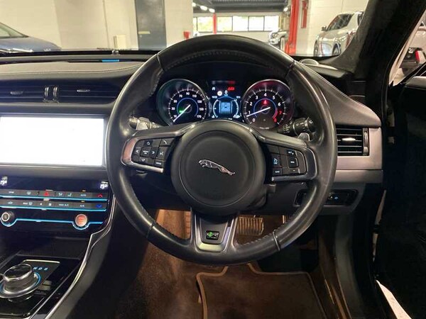 Used Jaguar XF 2019 for sale - 76272709: Photo 15