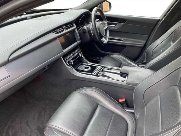 Used Jaguar XF 2019 for sale - 76272709: Photo 7