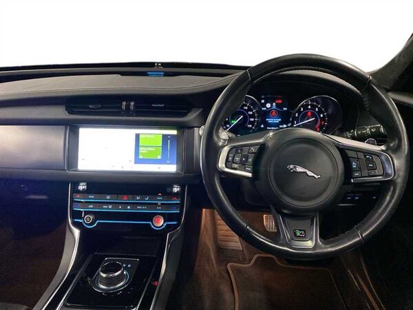 Used Jaguar XF 2019 for sale - 76272709: Photo 9