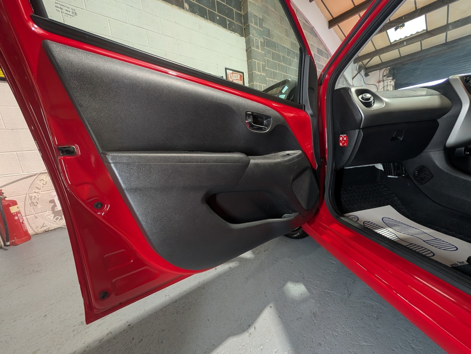 Used Toyota AYGO 2018 for sale - 76863759: Photo 23