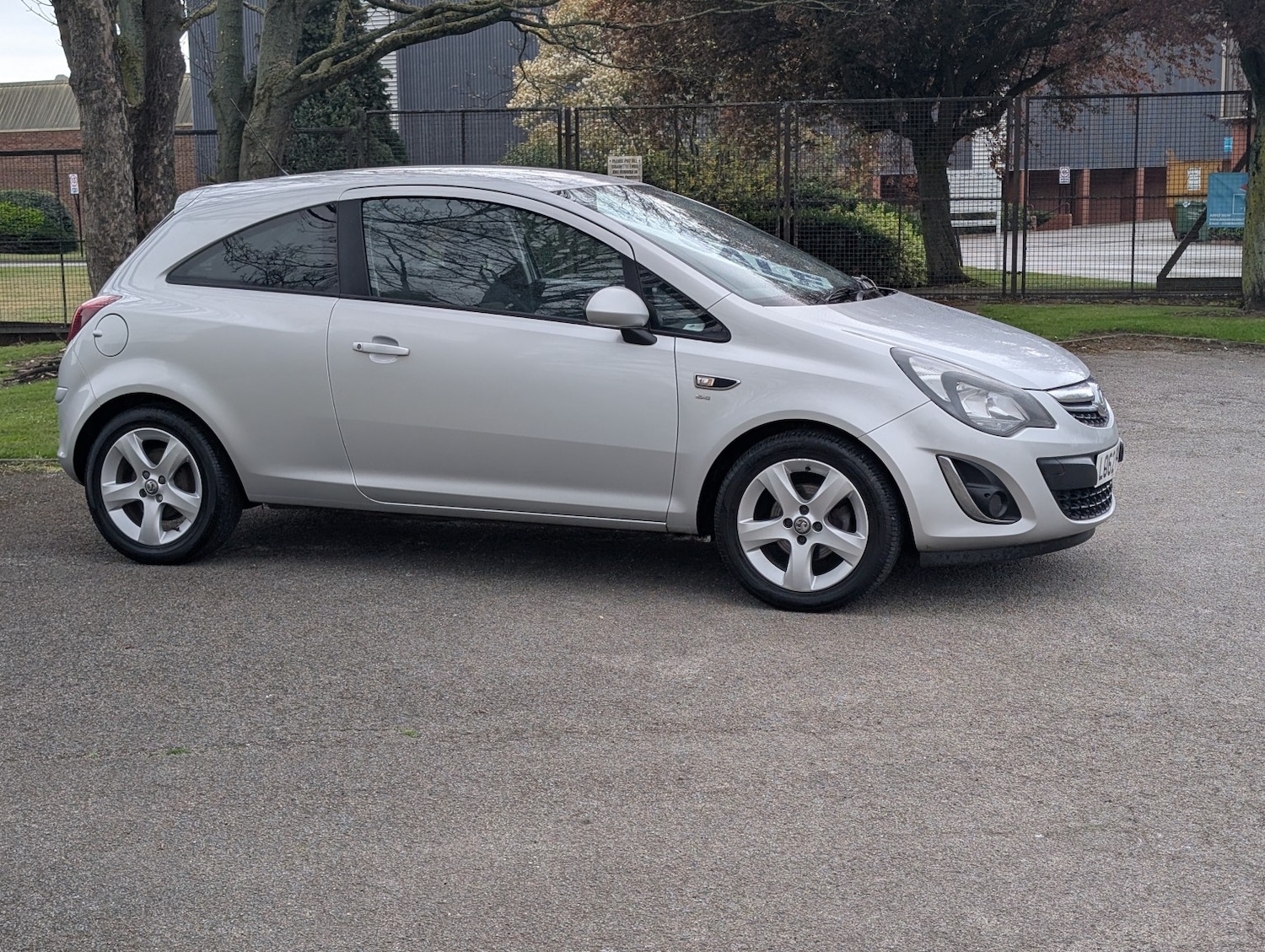 Used Vauxhall Corsa 2013 for sale - 78182785: Photo 2