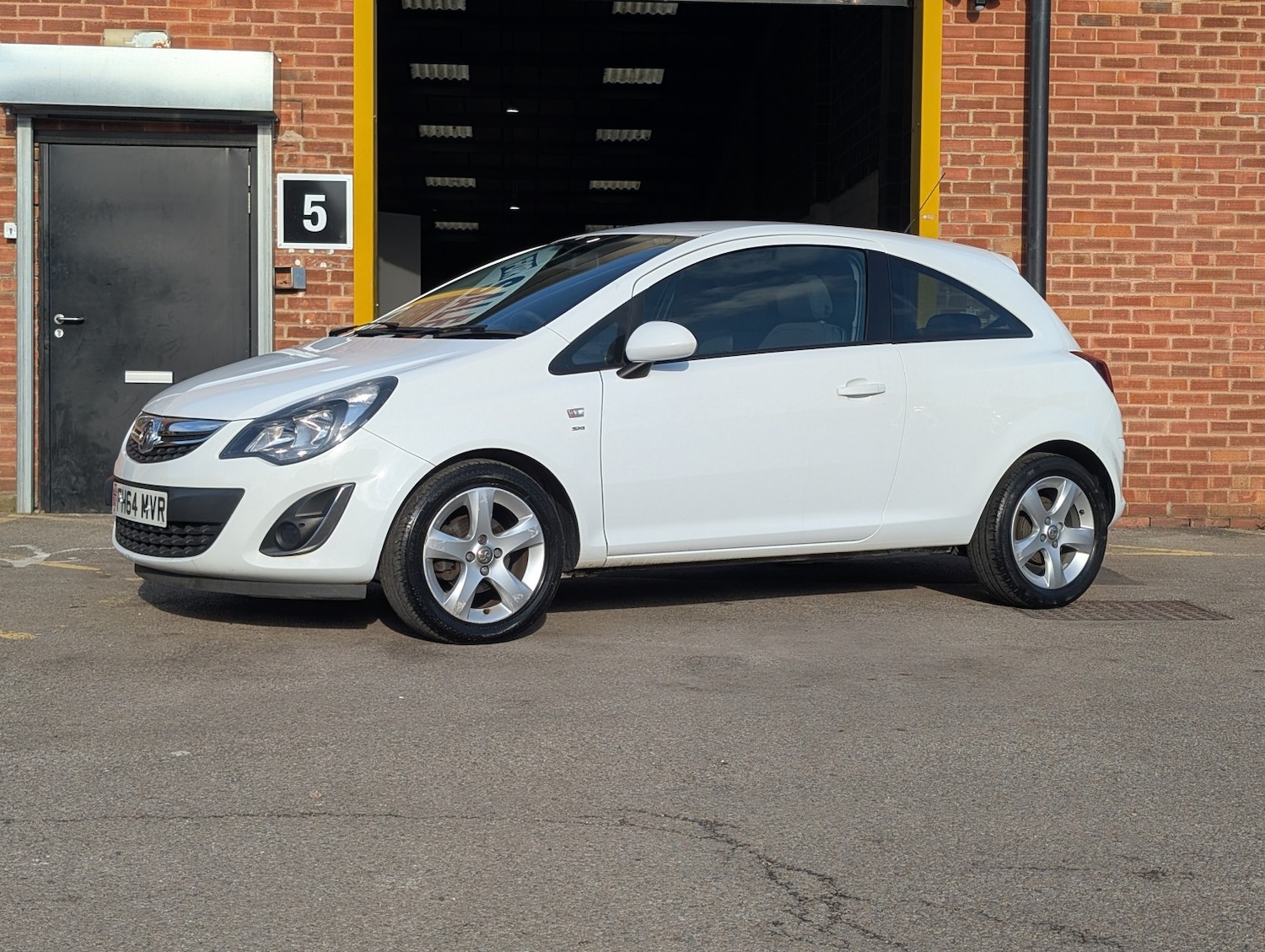 Used Vauxhall Corsa 2015 for sale - 77668672: Photo 2