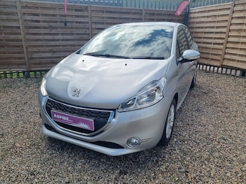 Used Peugeot 208 2015 for sale - 79519697: Photo