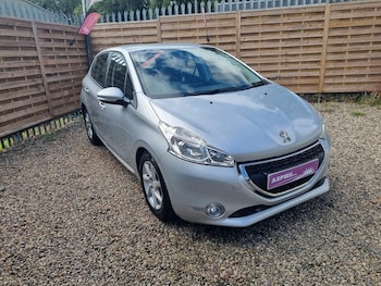 Used Peugeot 208 2015 for sale - 79519697: Photo