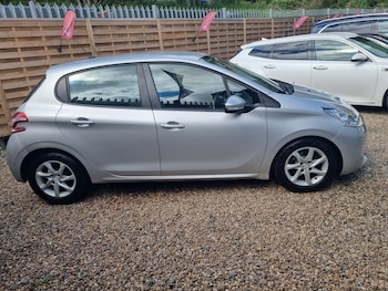 Used Peugeot 208 2015 for sale - 79519697: Photo