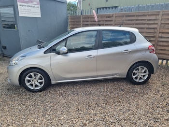 Used Peugeot 208 2015 for sale - 79519697: Photo