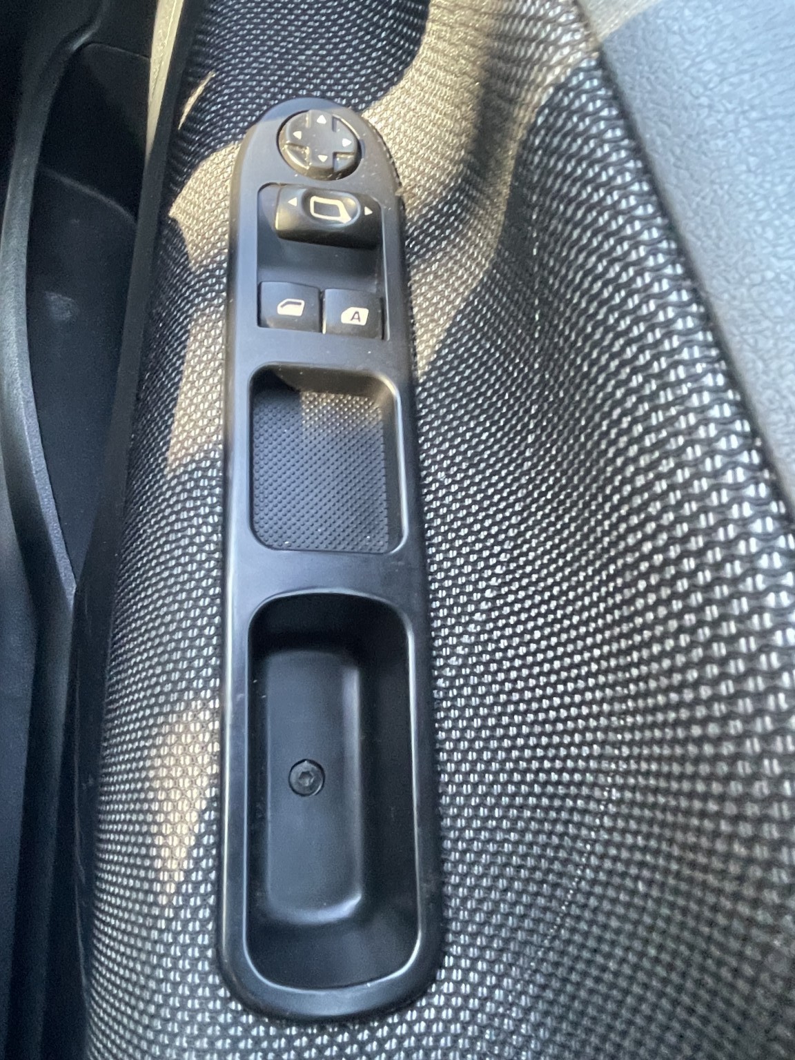 Used Peugeot 207 2009 for sale - 77749924: Photo 20