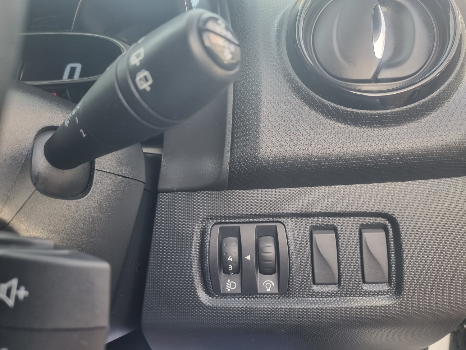 Used Renault Clio 2014 for sale - 76397063: Photo 17