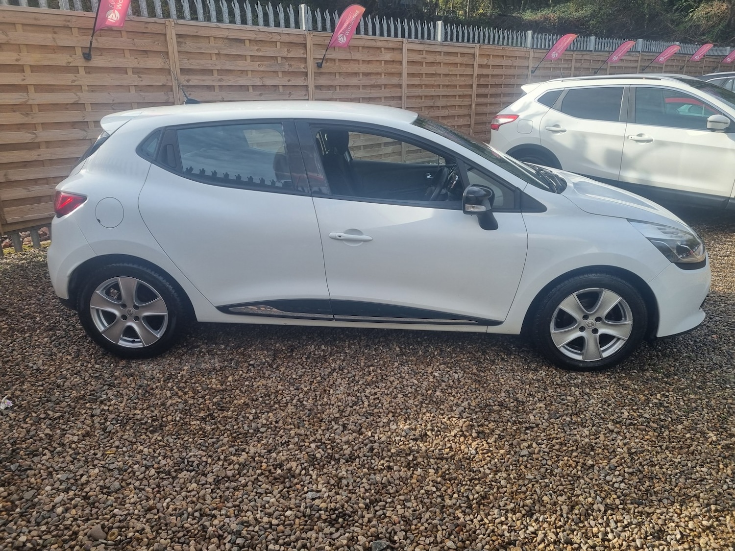 Used Renault Clio 2014 for sale - 76397063: Photo 2