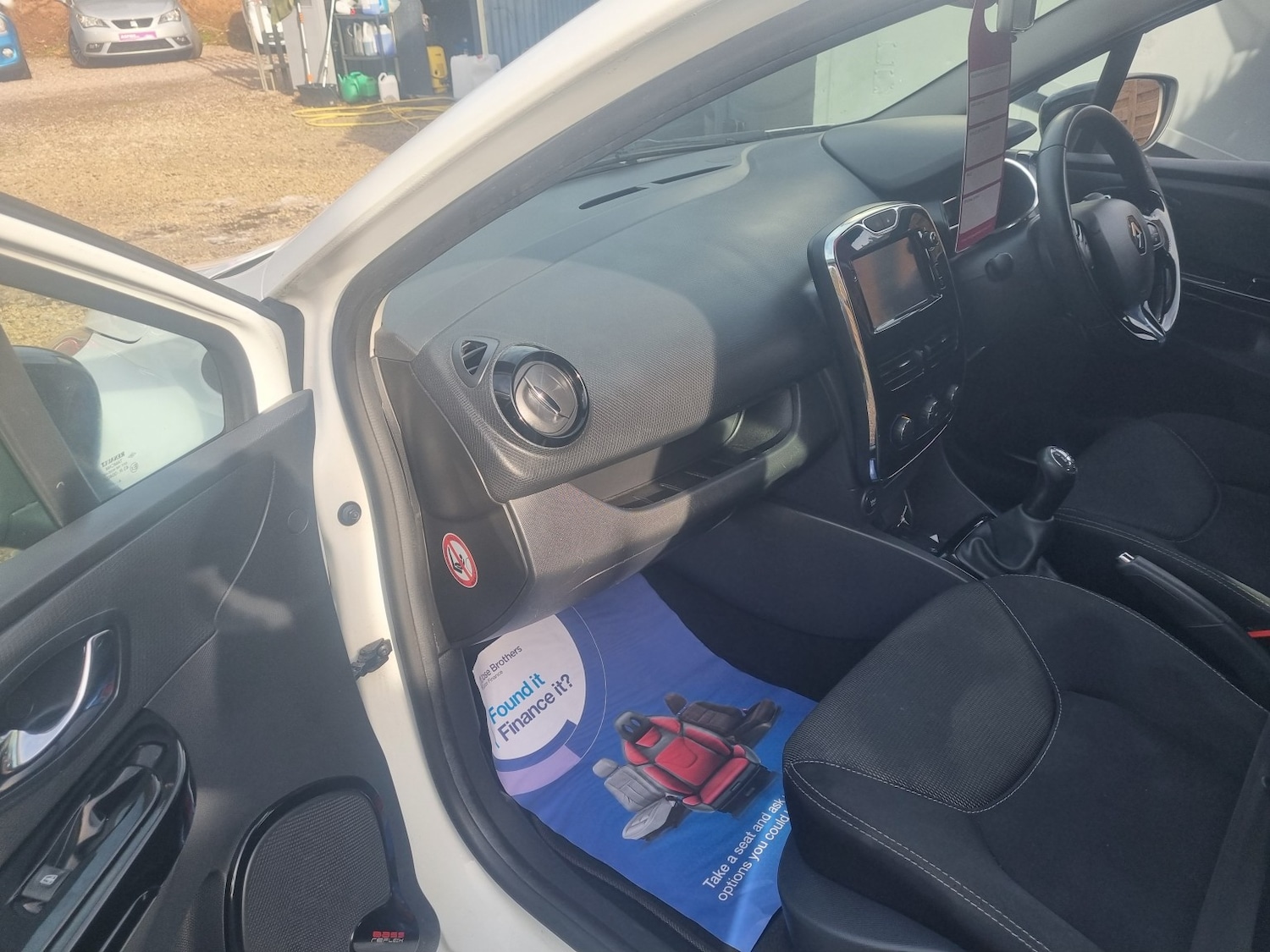 Used Renault Clio 2014 for sale - 76397063: Photo 4