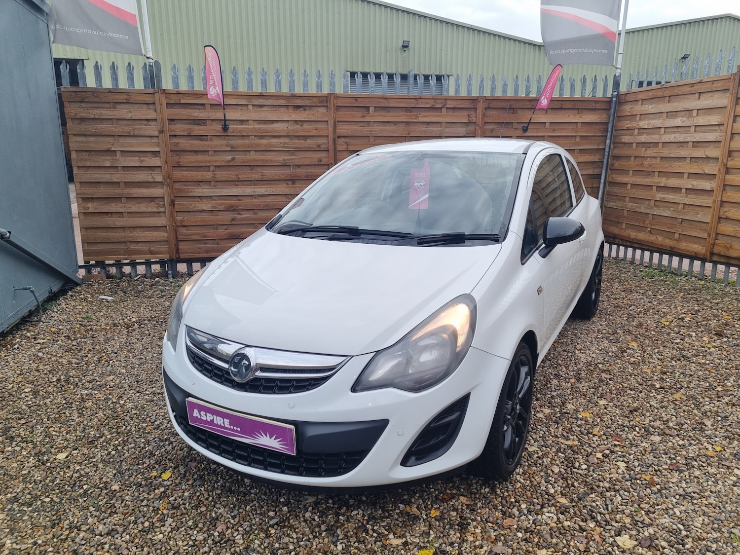 Used Vauxhall Corsa 2014 for sale - 76837000: Photo 2