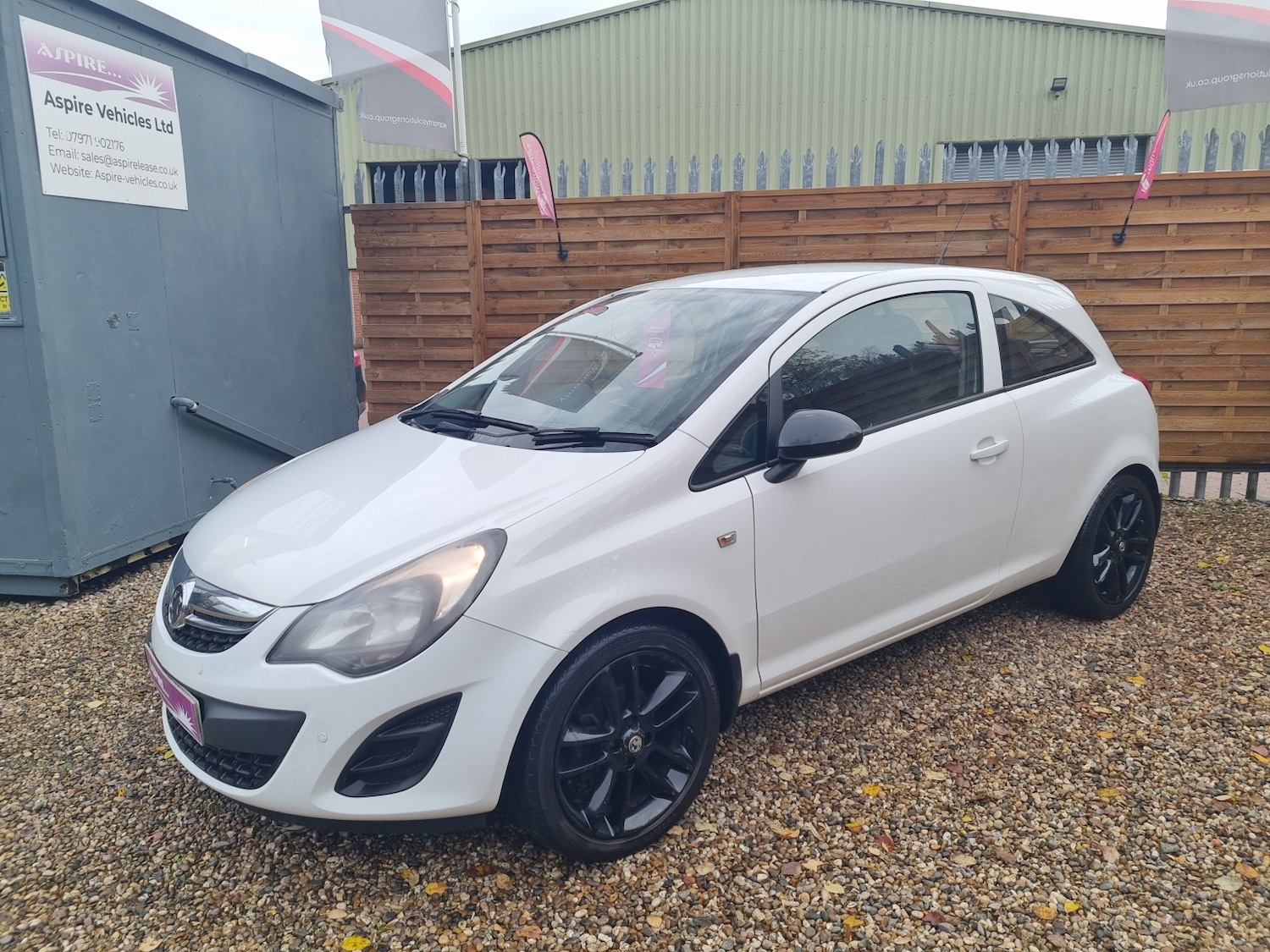 Used Vauxhall Corsa 2014 for sale - 76837000: Photo 3