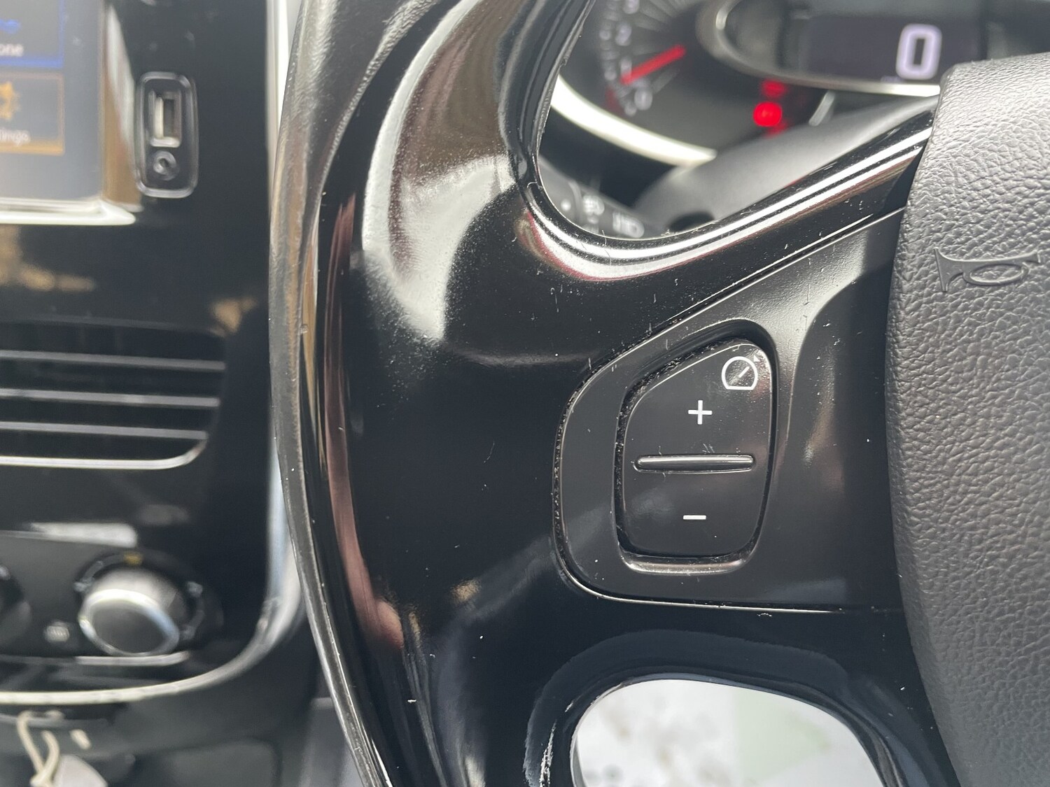 Used Renault Clio 2016 for sale - 77707234: Photo 19