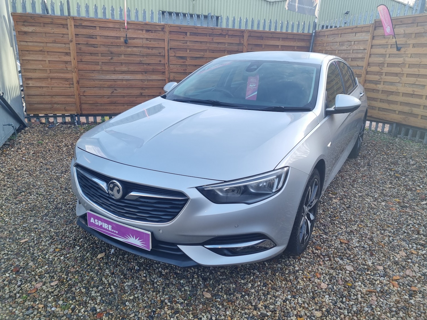 Used Vauxhall Insignia 2017 for sale - 76935278: Photo 2