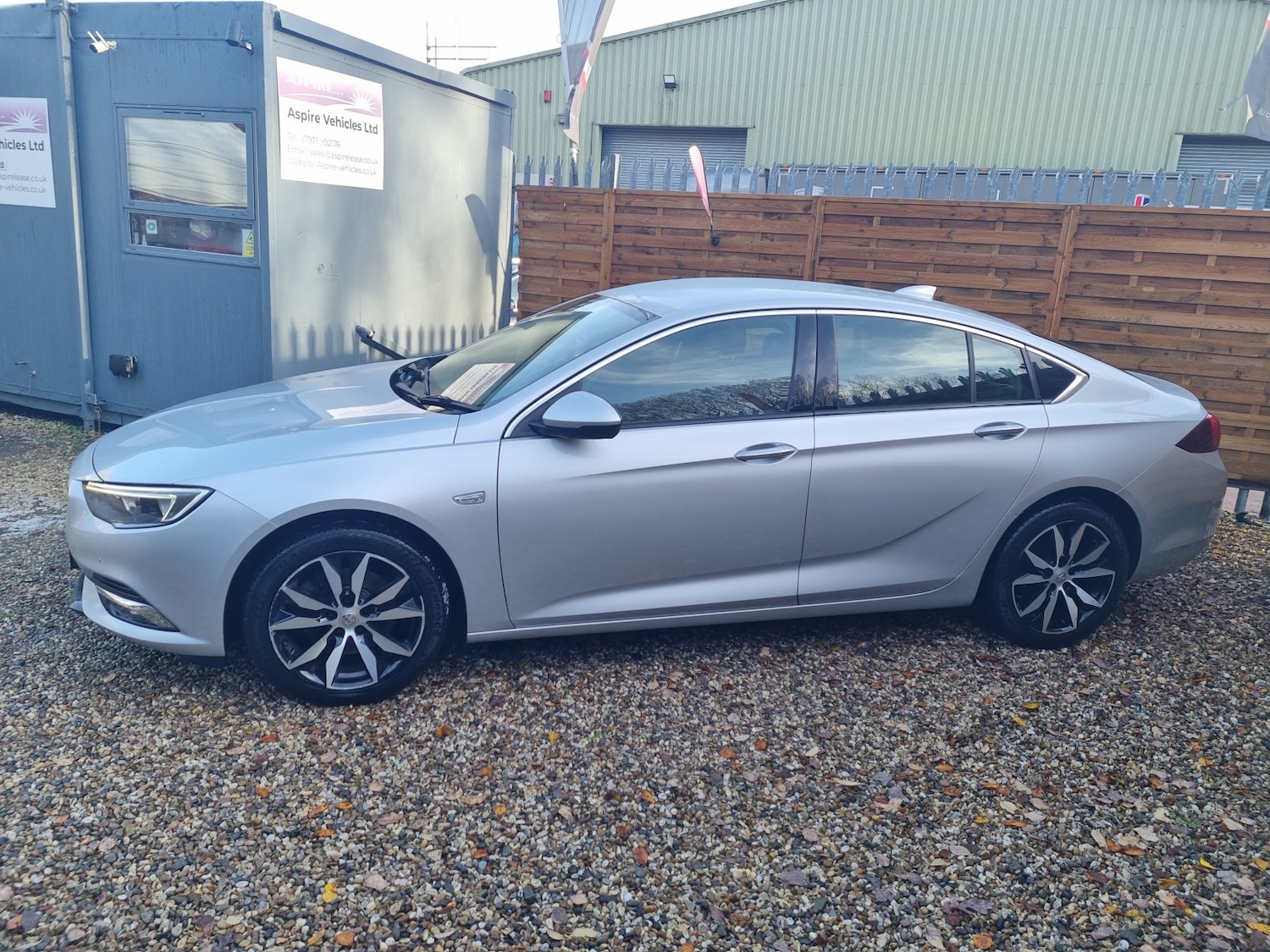 Used Vauxhall Insignia 2017 for sale - 76935278: Photo 3