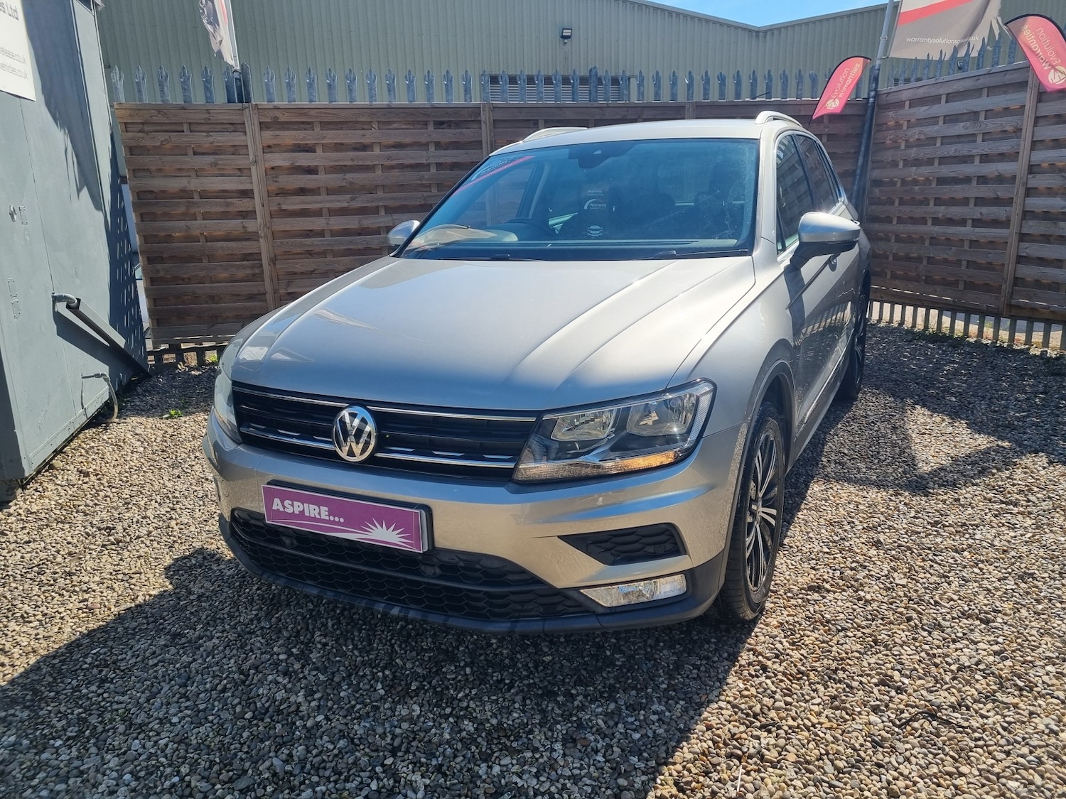 Used Volkswagen Tiguan 2017 for sale - 78155451: Photo 2