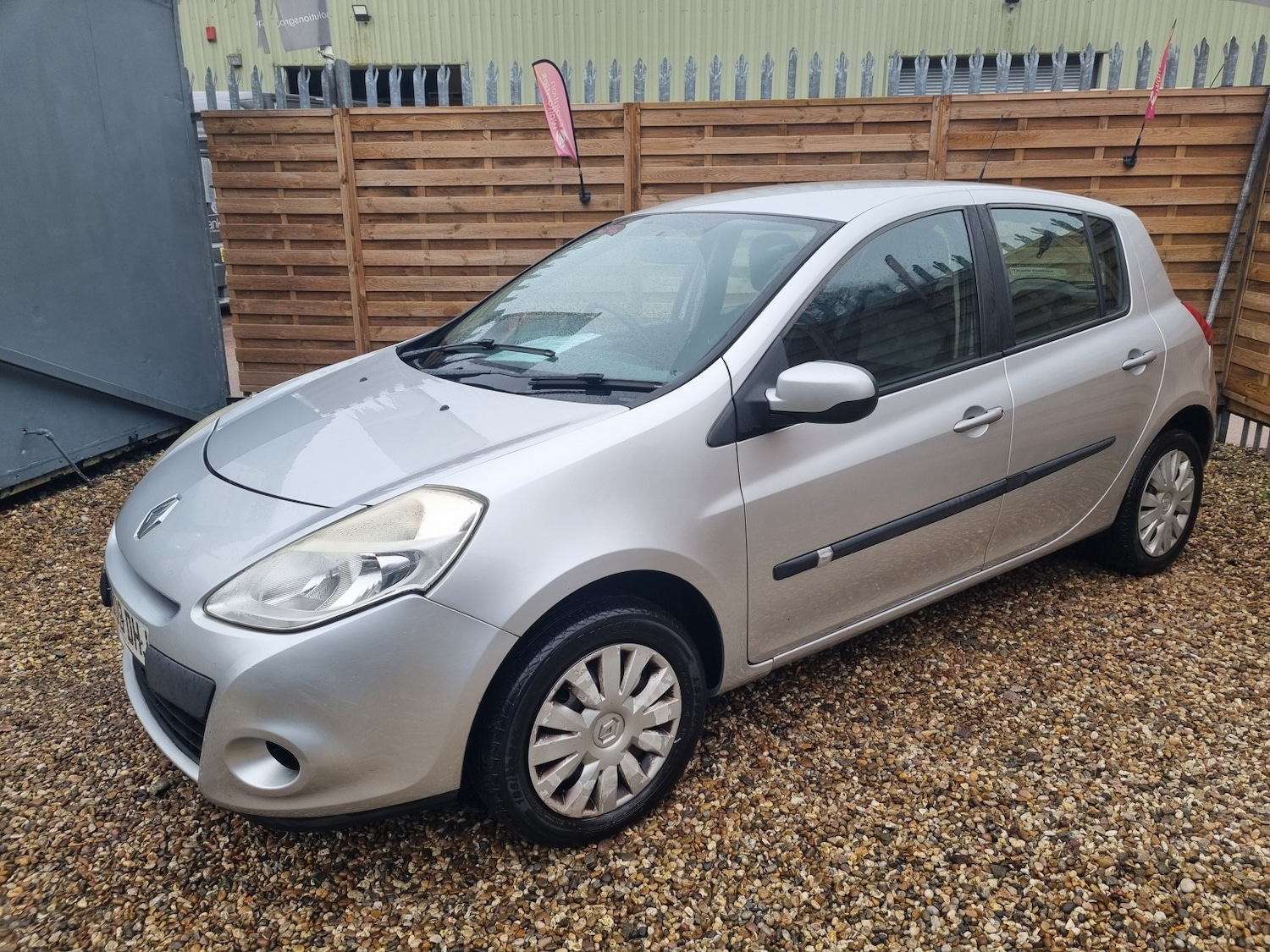 Used Renault Clio 2009 for sale - 77622396: Photo 2