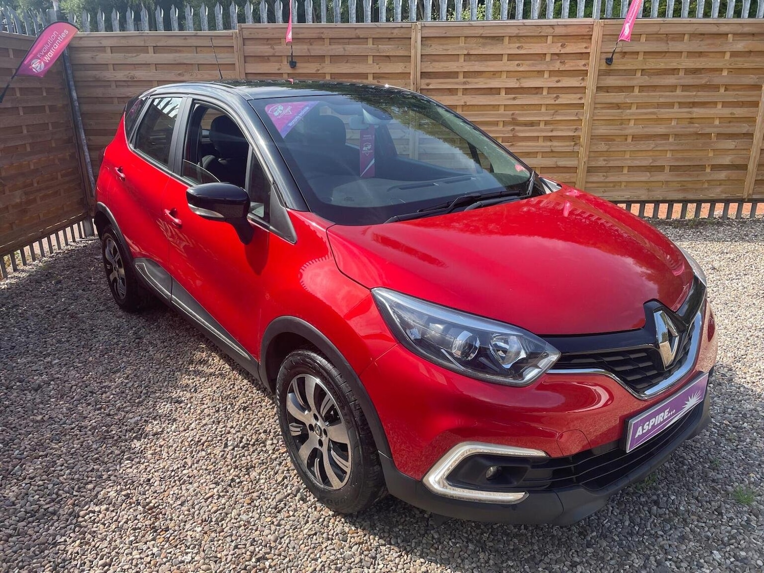 Used Renault Captur 2018 for sale - 76407551: Photo 1