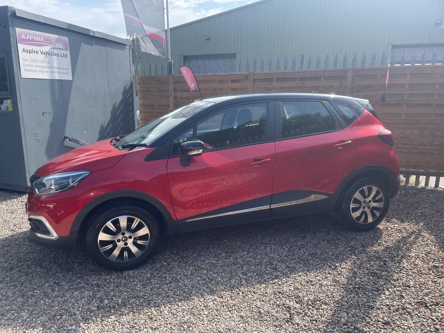 Used Renault Captur 2018 for sale - 76407551: Photo 3