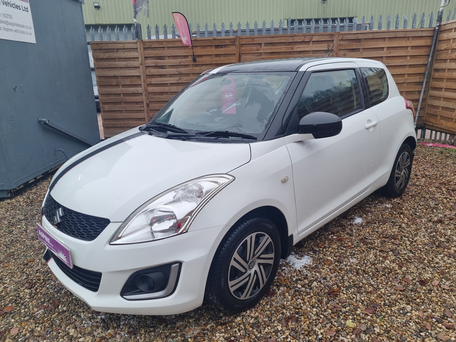 Used Suzuki Swift 2014 for sale - 77038900: Photo 2