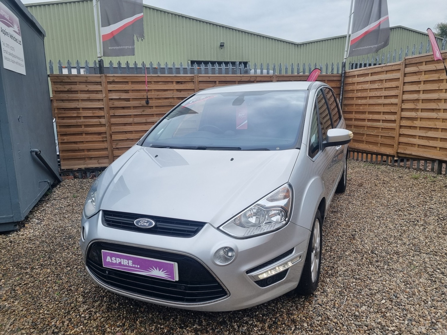 Used Ford S-Max 2010 for sale - 76369368: Photo 1